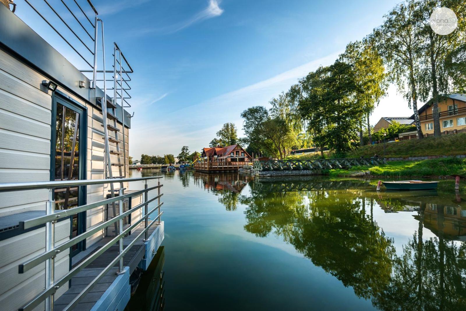 Domek na wodzie - HAUSBOOT - Domek pływający -CHARZYKOWY Zewnętrze zdjęcie